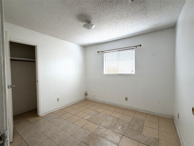 Building Photo - 8842 Barton St