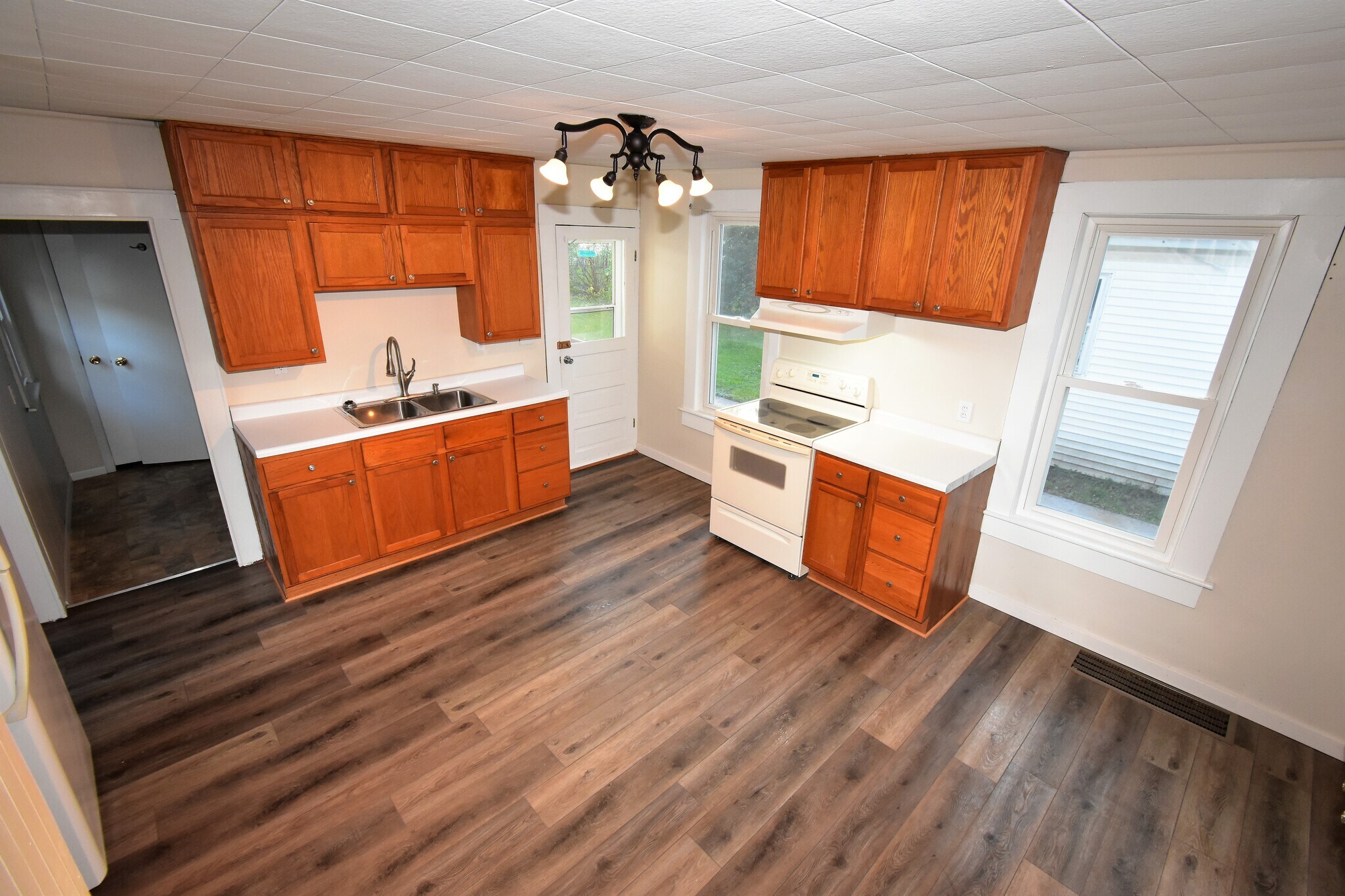 Building Photo - 1211 Summit St