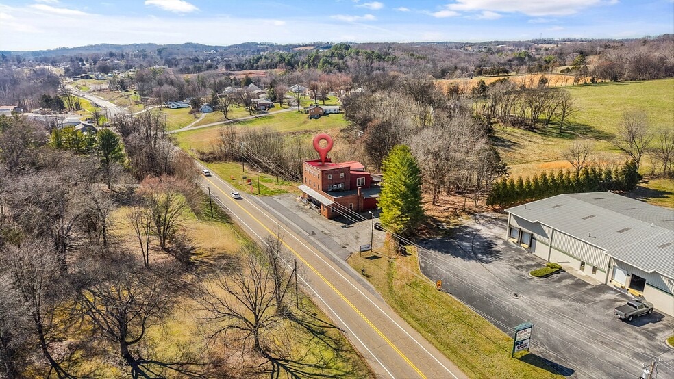 Building Photo - 664 E Meeting St