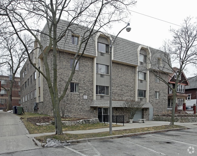 Primary Photo - Murray Court Apartments