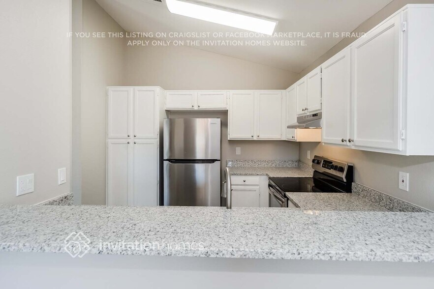 Building Photo - 921 S Val Vista Dr