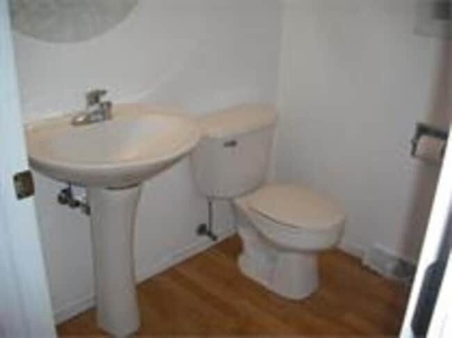 Building Photo - 2652 Maple Hills Dr