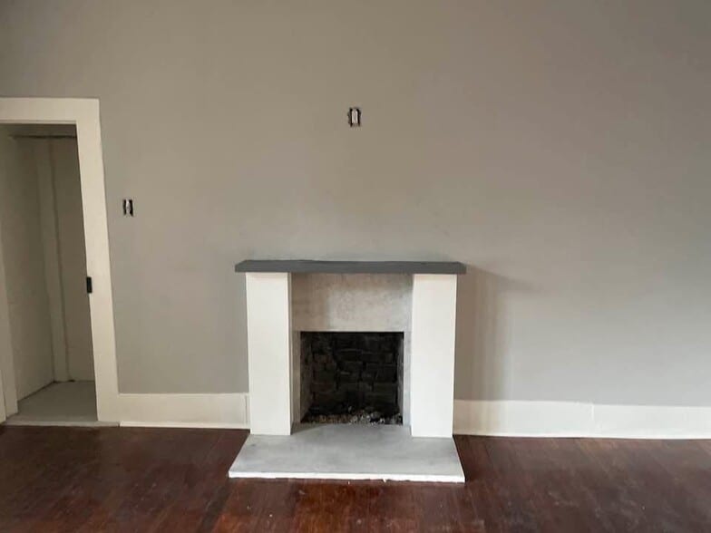 Building Photo - 201 E 3rd St