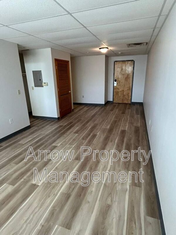 Building Photo - 731 E Crawford St