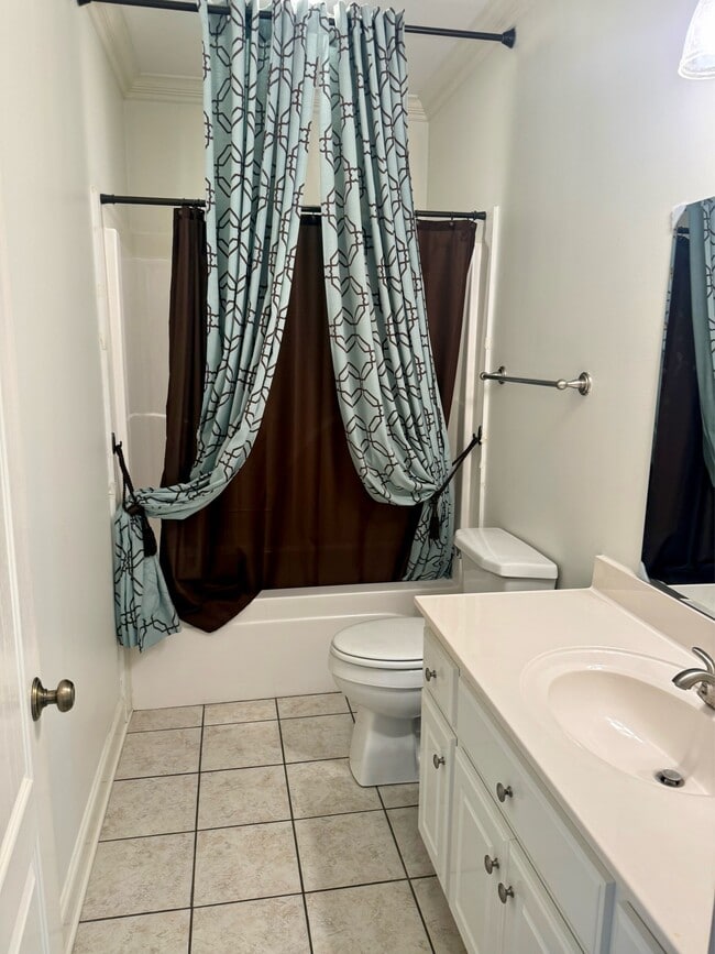 Building Photo - 364 Spring Hill Dr