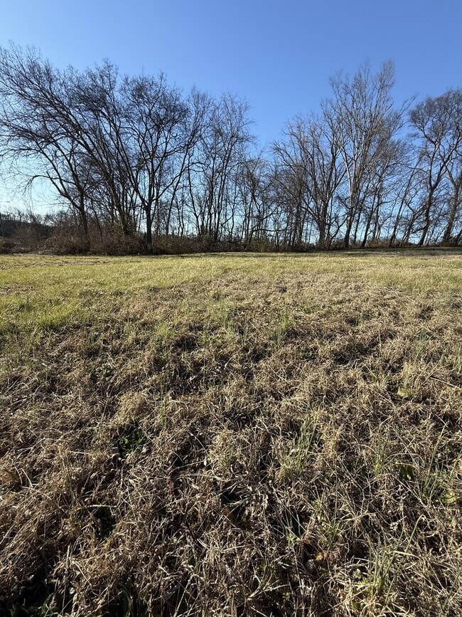 Building Photo - 445 Southport Rd