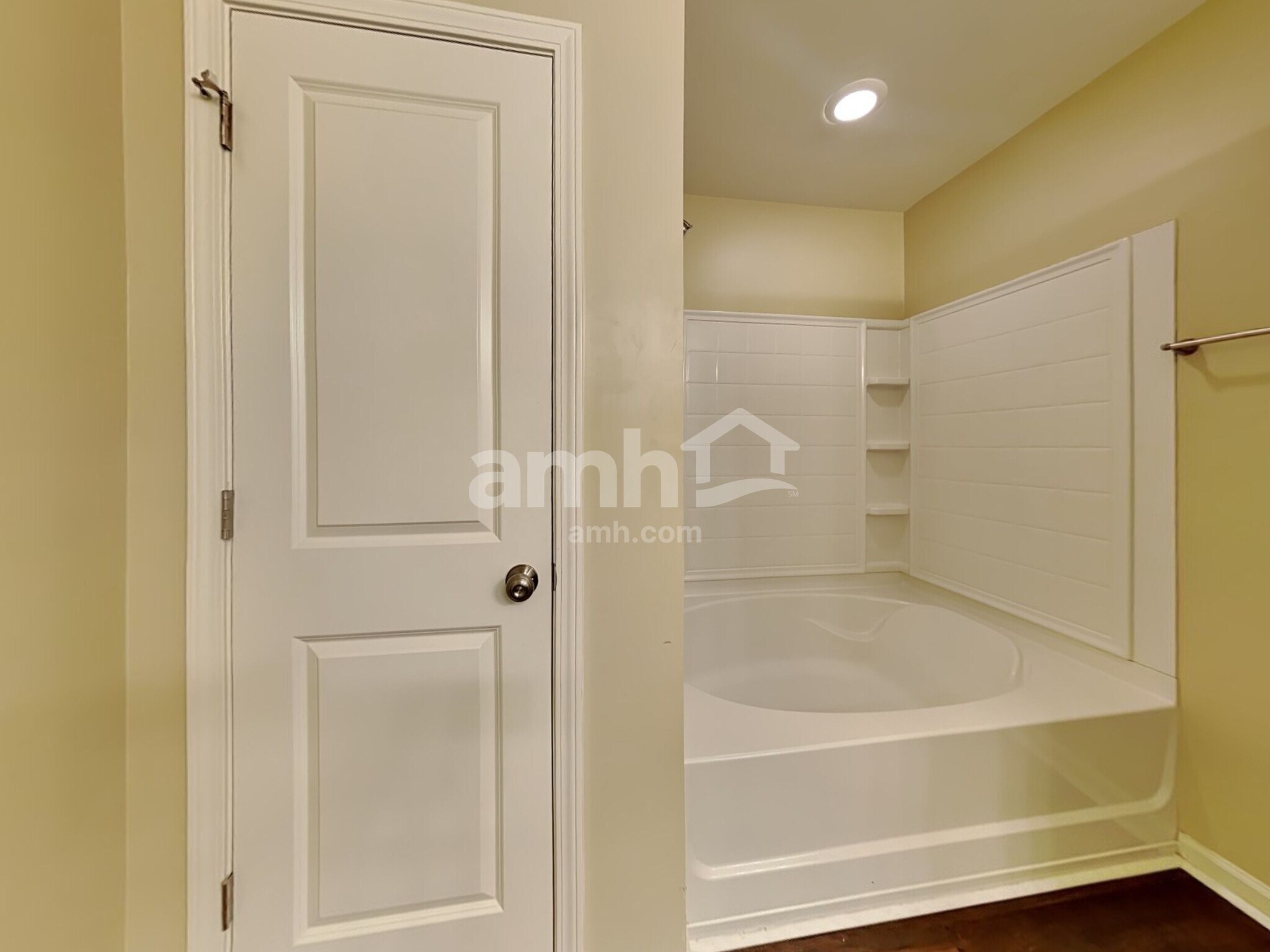 Building Photo - 303 Duck Pond Ln