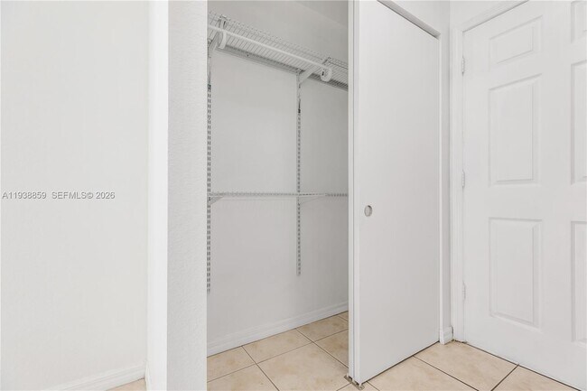 Building Photo - 520 SW 5th St