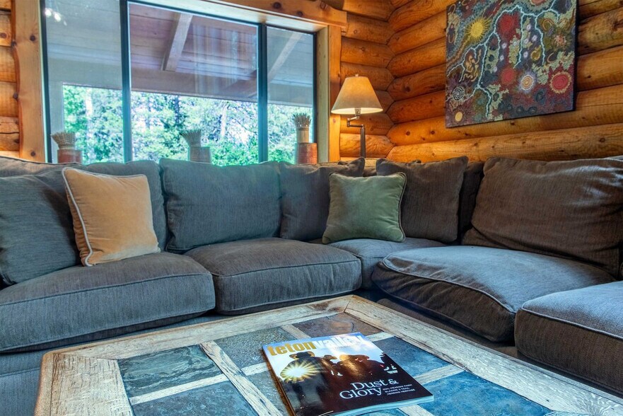 Building Photo - 7204 Pine Tree Rd