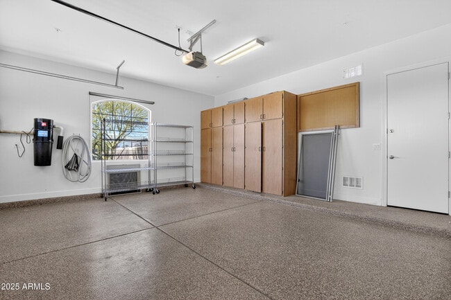 Building Photo - 10997 N 137th St