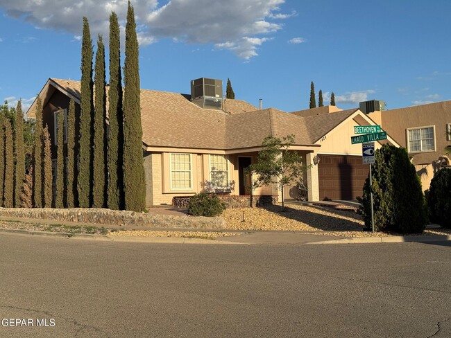 Primary Photo - 1428 Beethoven Pl