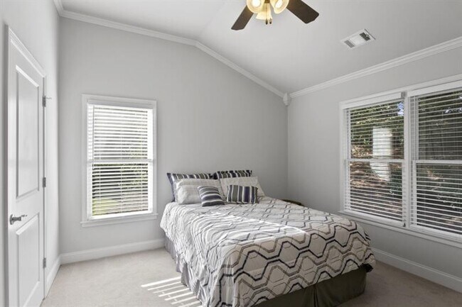 Building Photo - 5840 Vista Brook Dr