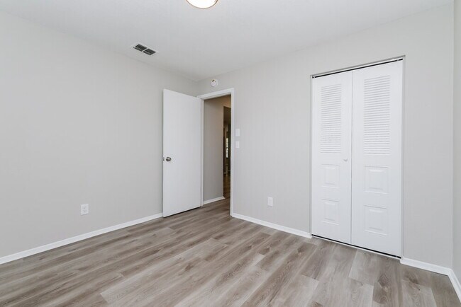 Building Photo - 11211 Fiddlewood Dr