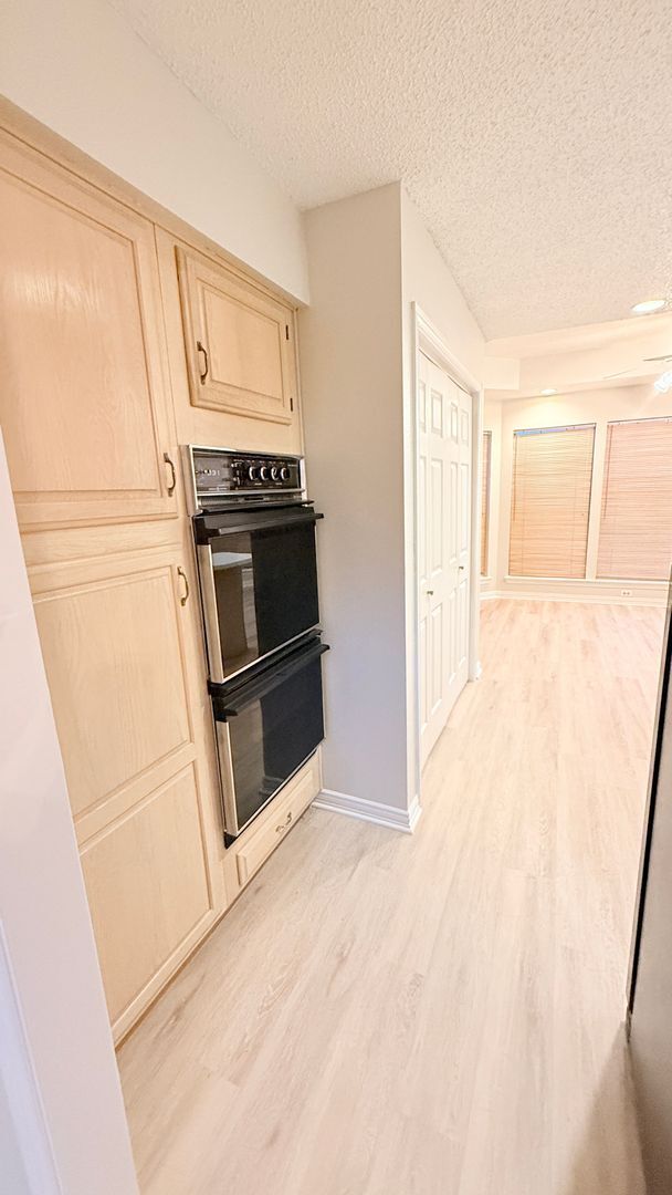 Building Photo - 3 Bedroom/2.5 Bath with den/bonus room and 2 Car Garage