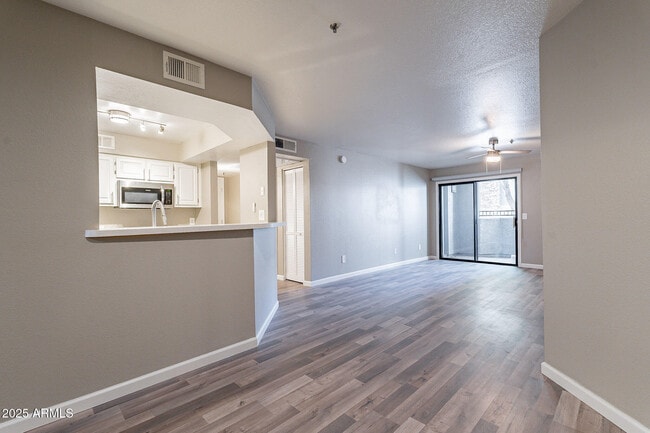 Building Photo - 2025 E Campbell Ave