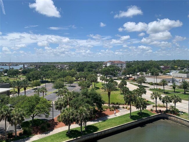 Building Photo - 101 N Riverside Dr