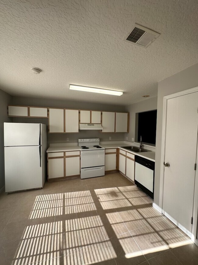 Building Photo - 2147 Cypress Bay Blvd