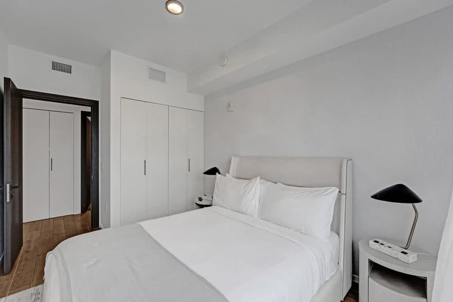 Building Photo - 398 NE 5th St