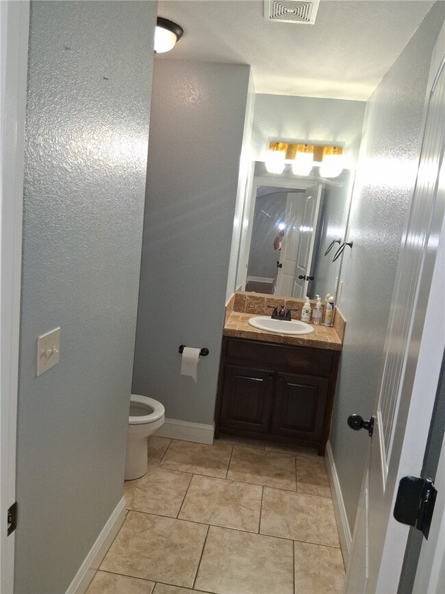 Building Photo - 3864 W Providence Dr