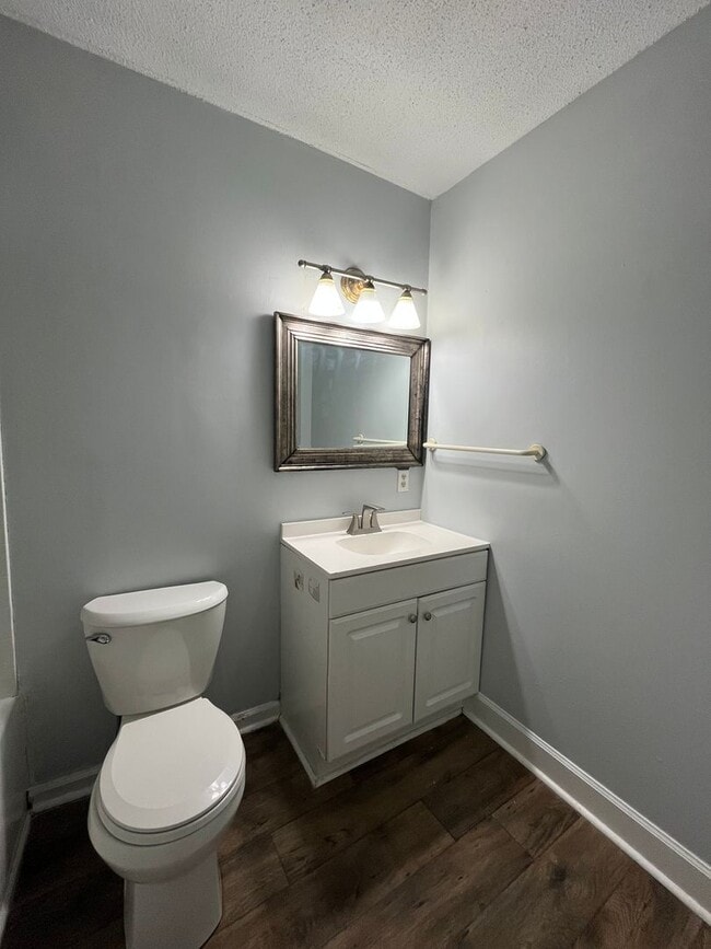 Building Photo - 4 Bedroom Home Located in Pineville Hills Community