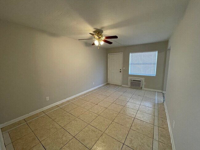 Building Photo - 908 14th St