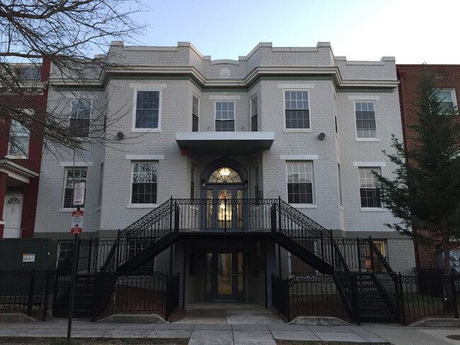 Primary Photo - 524 Kenyon St NW