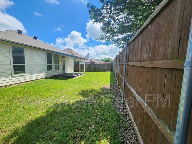 Building Photo - 2932 Oakshire St
