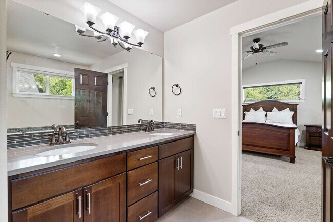Building Photo - **Stunning Luxury Home in Desirable Mukilteo for RENT!** Available August 25th for MOVE IN