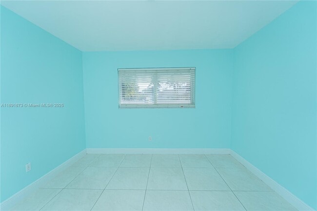 Building Photo - 430 NE 145th St