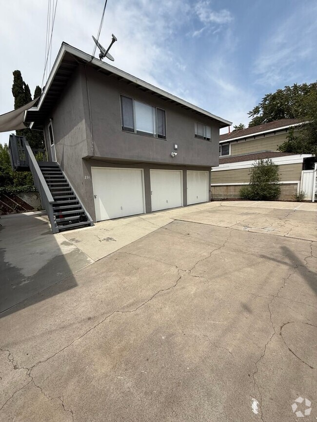 Building Photo - Charming 1 Bed, 1 Bath – Steps from the Or...