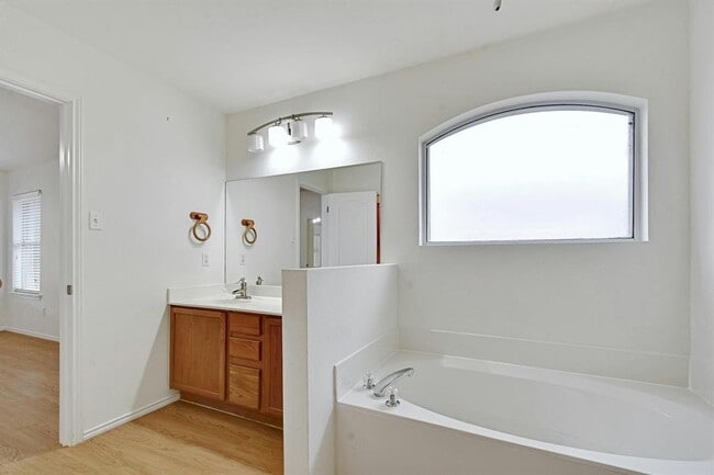 Building Photo - 8605 Ganttcrest Dr
