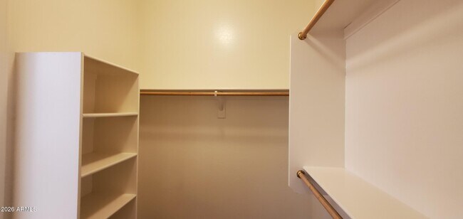 Building Photo - 4043 S Vineyard Ave