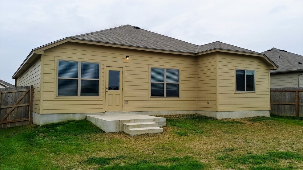 Building Photo - 1105 Wethersfield Ln