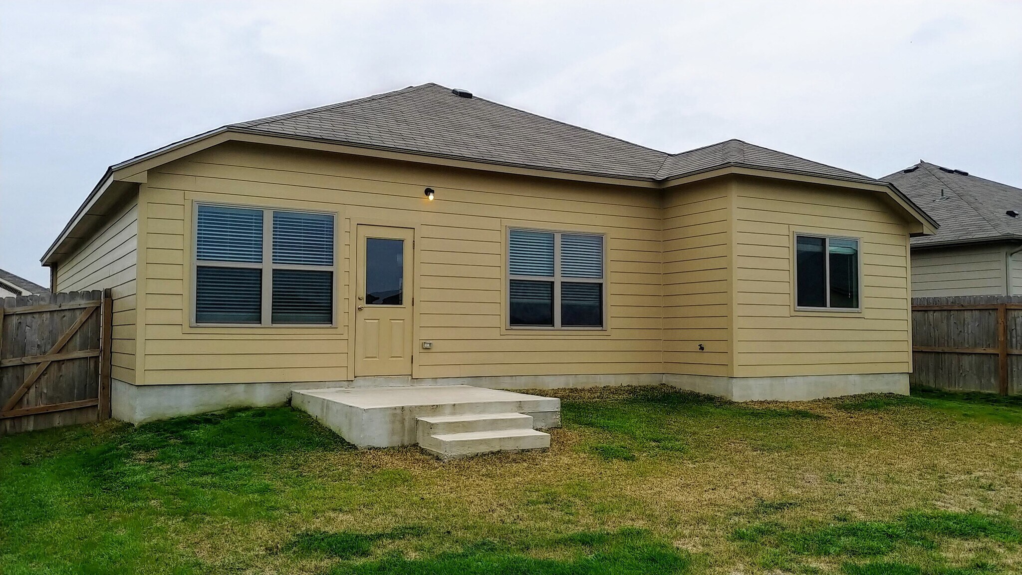 Building Photo - 1105 Wethersfield Ln
