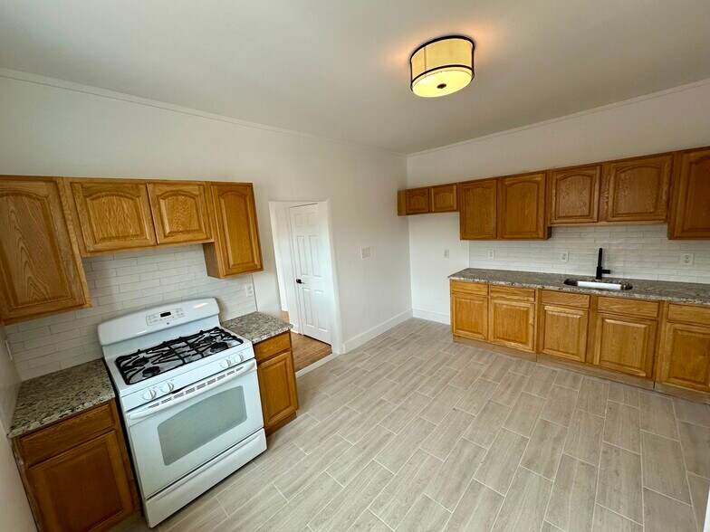 Building Photo - 307 Amity St