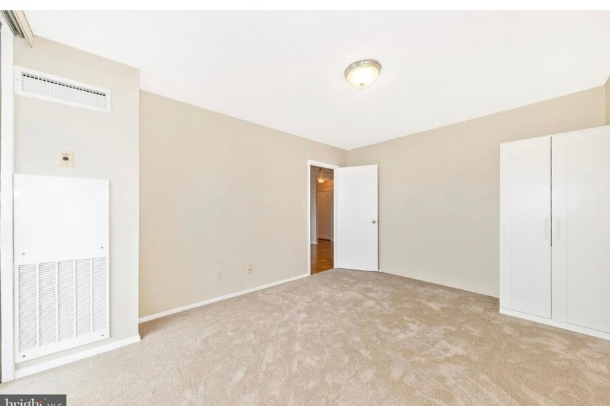 Building Photo - 5225 Pooks Hill Rd