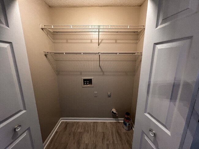 Building Photo - Apartment for Rent