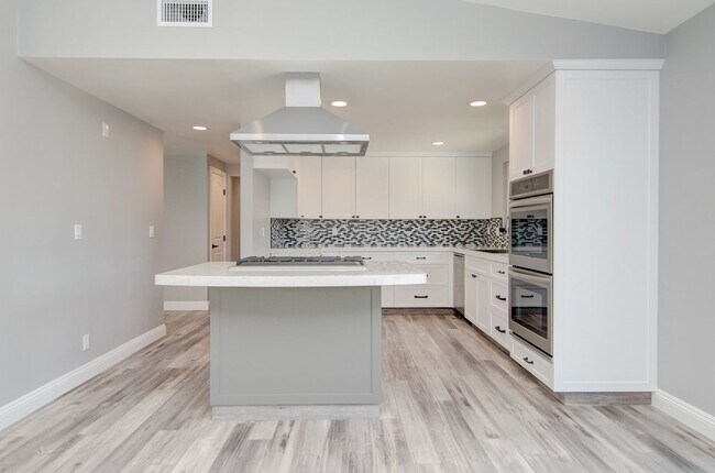 Building Photo - 980 Presidio Dr