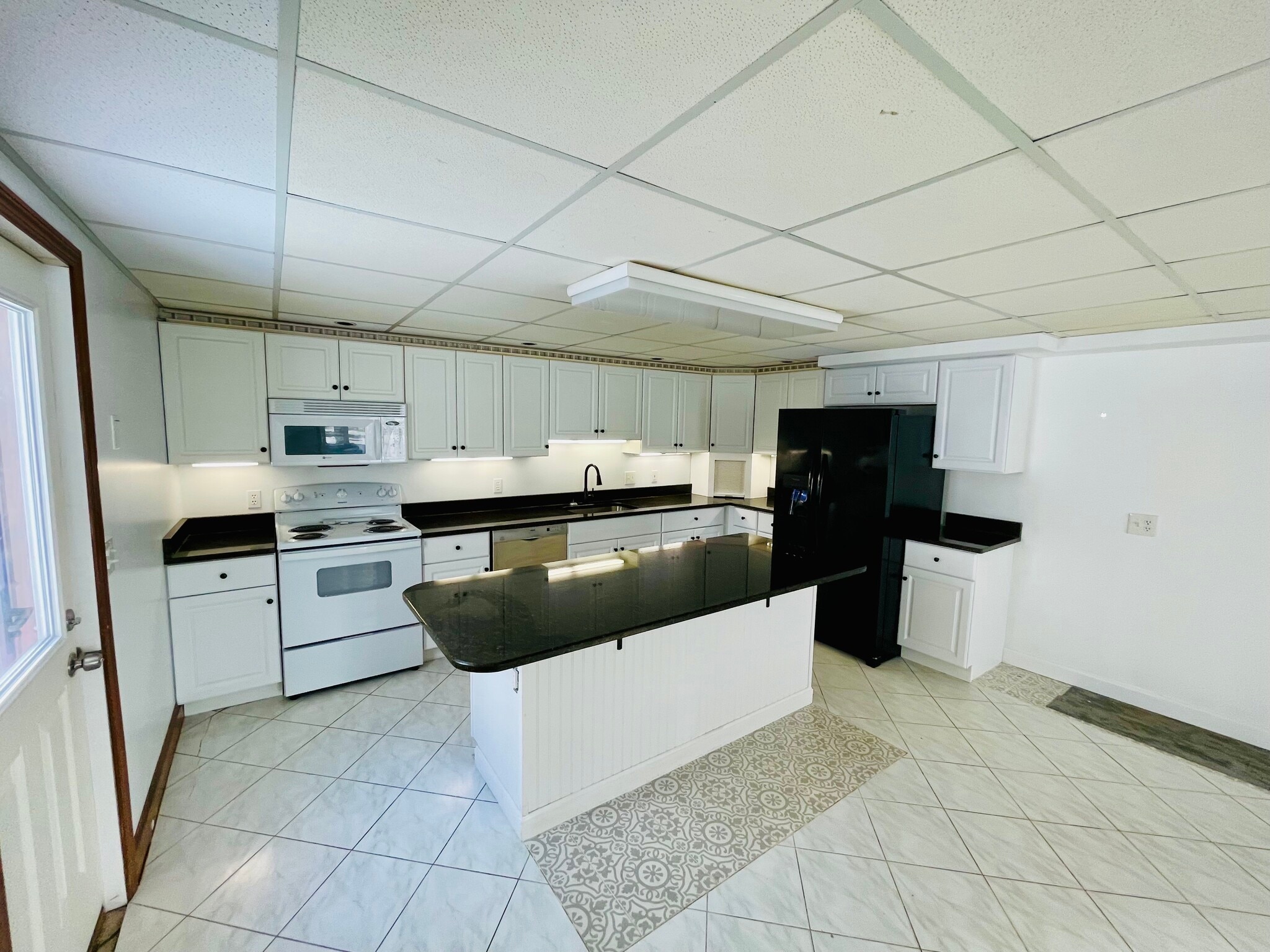 Building Photo - 178 Andover St