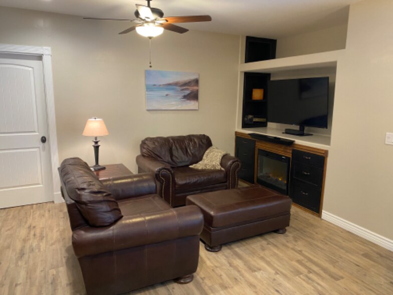 Building Photo - 15547 Thunder Gulch Dr