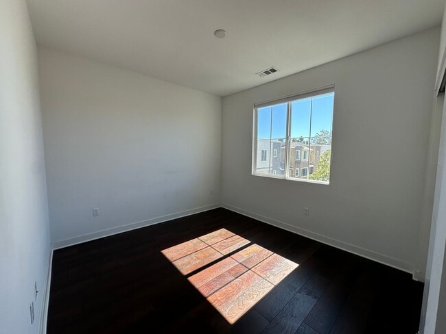 Building Photo - Winslow Complex Gem