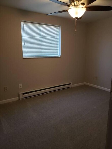 Building Photo - 1135 W South Park Ave