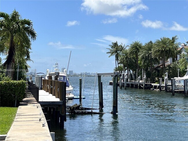 Building Photo - 2062 NE 121st Rd