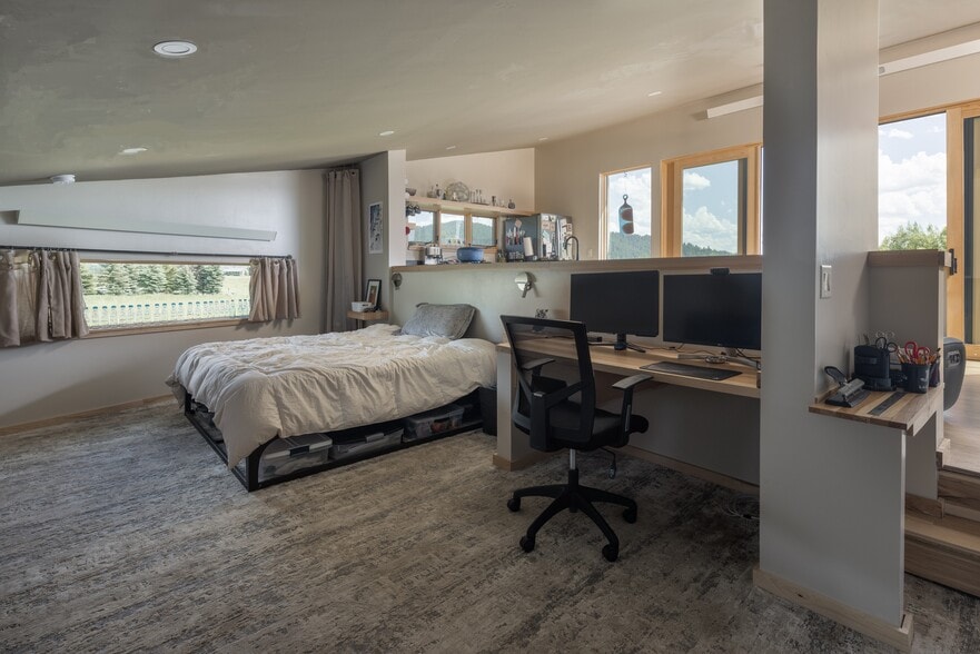 studio style bedroom - 356 Columbine St