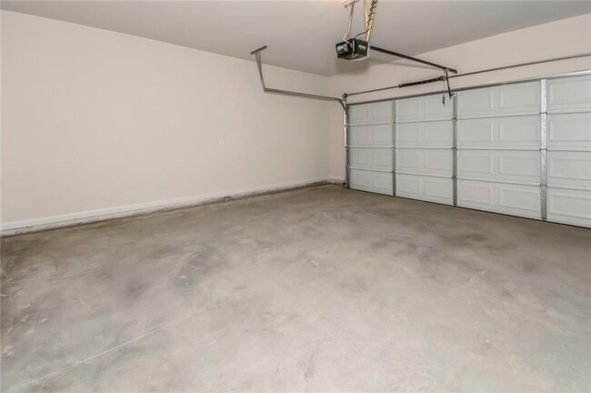 Building Photo - 605 Mackenzie Cv