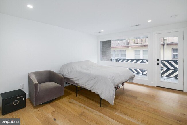 Building Photo - 1126 Lombard St