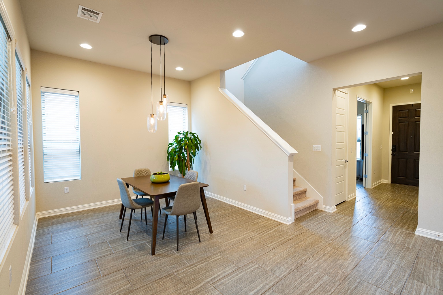 Mid-century modern dining room (tree not included) - 1711 Arcilla St