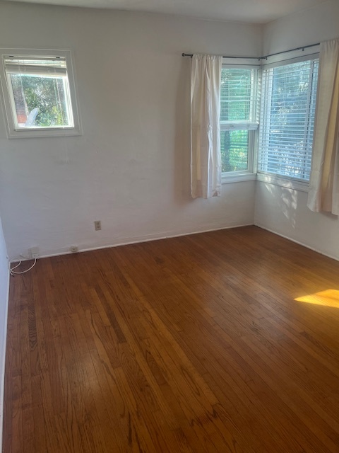 bedroom, oak floor - 625 W Maple St