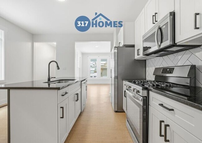 Building Photo - Spacious Four Bedroom Townhome with Main Level Suite in Holy Cross