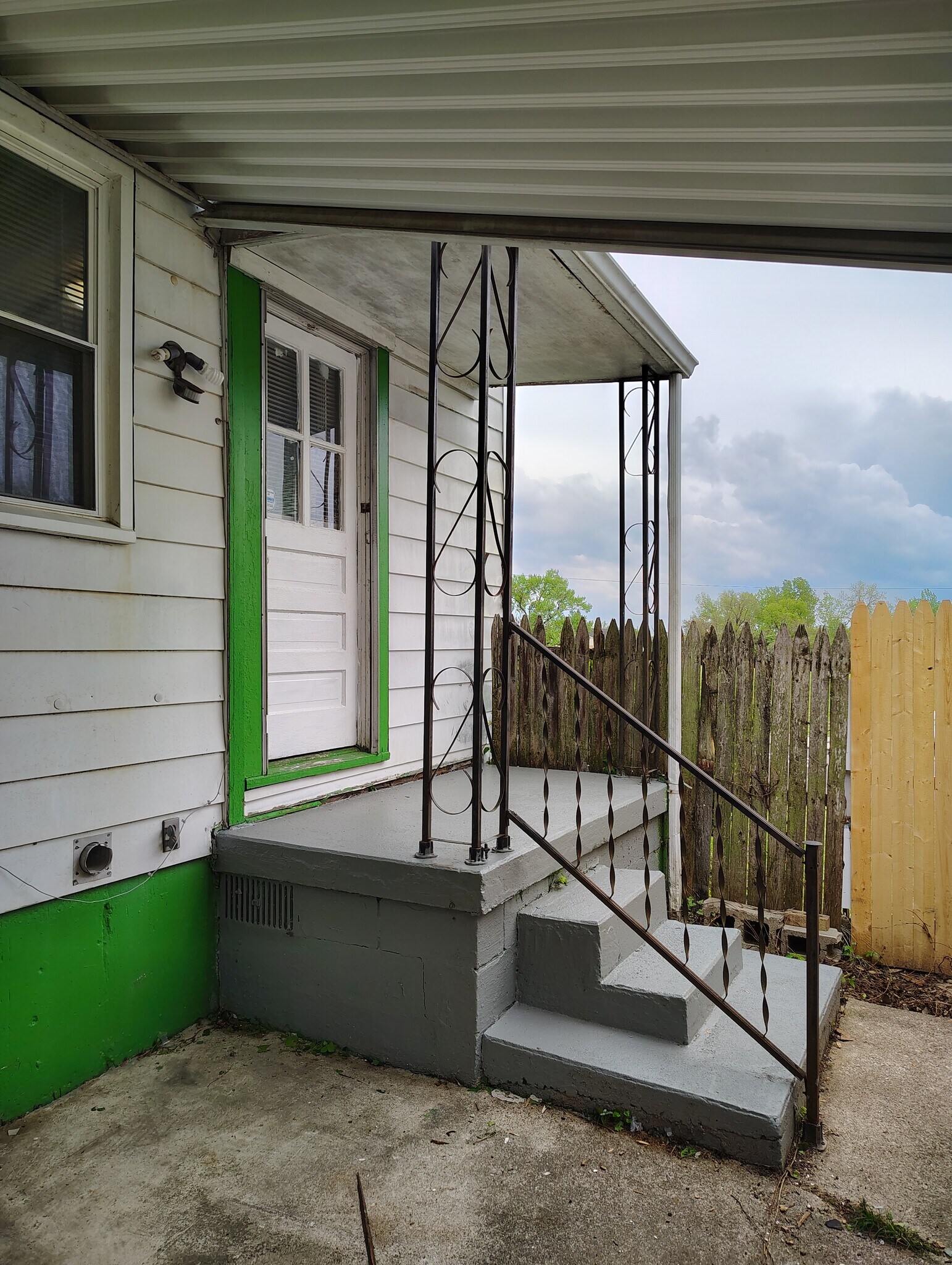 Building Photo - 4401 Queens Ave